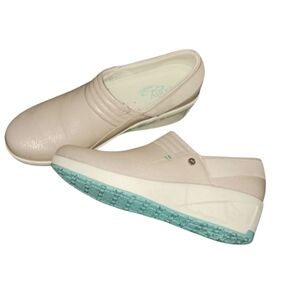 - Cherokee Infinity Glide Medical Clogs EUC